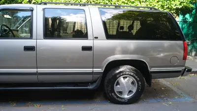 Chevrolet Suburban 1500 LT — SUV familial 8 places, motorisation V8 robuste — Innenraum
