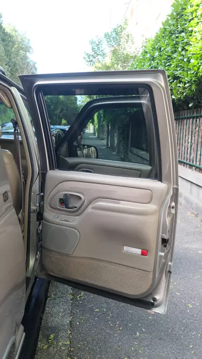 Chevrolet Suburban 1500 LT — SUV familial 8 places, motorisation V8 robuste — Miniatur 15
