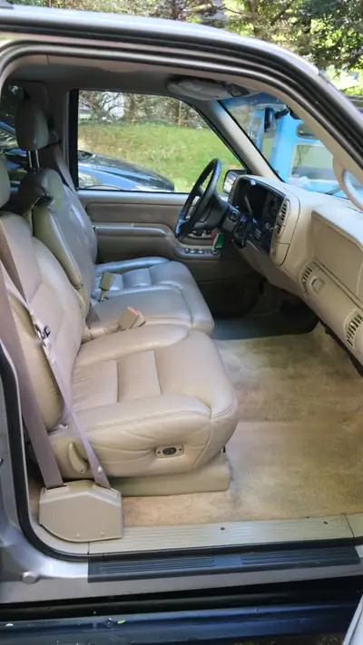 Chevrolet Suburban 1500 LT — SUV familial 8 places, motorisation V8 robuste — Miniatur 14