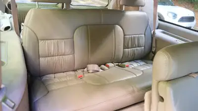 Chevrolet Suburban 1500 LT — SUV familial 8 places, motorisation V8 robuste — Miniatur 18