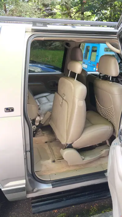 Chevrolet Suburban 1500 LT — SUV familial 8 places, motorisation V8 robuste — Miniatur 17