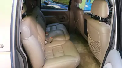Chevrolet Suburban 1500 LT — SUV familial 8 places, motorisation V8 robuste — Miniatur 16