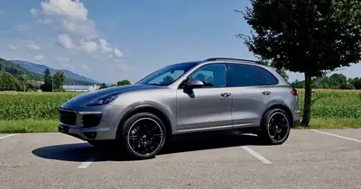 Porsche Cayenne S 2015 — SUV premium 420 ch, transmission intégrale, 100 000 km — Seitenansicht