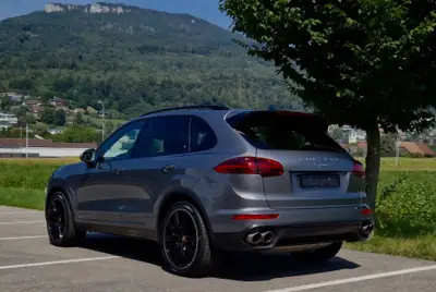 Porsche Cayenne S 2015 — SUV premium 420 ch, transmission intégrale, 100 000 km — Innenraum
