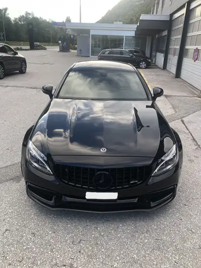 Mercedes-Benz C 63 AMG Speedshift — Coupé haute performance, 476 ch sans compromis — vue extérieure
