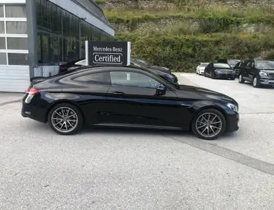 Mercedes-Benz C 63 AMG Speedshift — Coupé haute performance, 476 ch sans compromis — côté