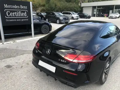 Mercedes-Benz C 63 AMG Speedshift — Coupé haute performance, 476 ch sans compromis — intérieur