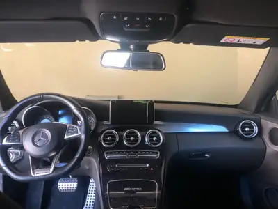 Mercedes-Benz C 63 AMG Speedshift — Coupé haute performance, 476 ch sans compromis — détail