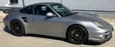 Porsche 911 Turbo S PDK — Superbe coupé de prestige, 39 500 km seulement — vue extérieure