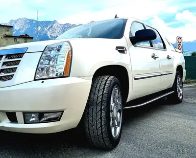 Cadillac Escalade EXT Pickup 2008 — Le SUV pickup américain de prestige, 409 ch et transmission intégrale — Miniatura 8