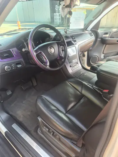 Cadillac Escalade EXT Pickup 2008 — Le SUV pickup américain de prestige, 409 ch et transmission intégrale — Miniatura 11