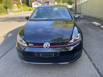 VW Golf 2.0 TSI GTI — Sportive emblématique, 220 ch dynamiques — Seitenansicht