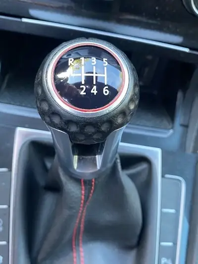 VW Golf 2.0 TSI GTI — Sportive emblématique, 220 ch dynamiques — Armaturenbrett