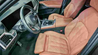 BMW X5 xDrive 50e LCI — Hybride rechargeable haute performance, 11'000 km seulement — interni