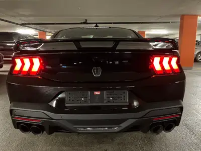 Ford Mustang Dark Horse Manual — Legend américaine 454 ch, quasi neuve et légale en Suisse — Innenraum