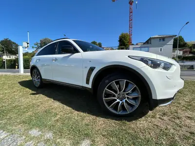 INFINITI QX70 3.7 Ultimate AWD — SUV premium 320 ch, faible kilométrage — Außenansicht
