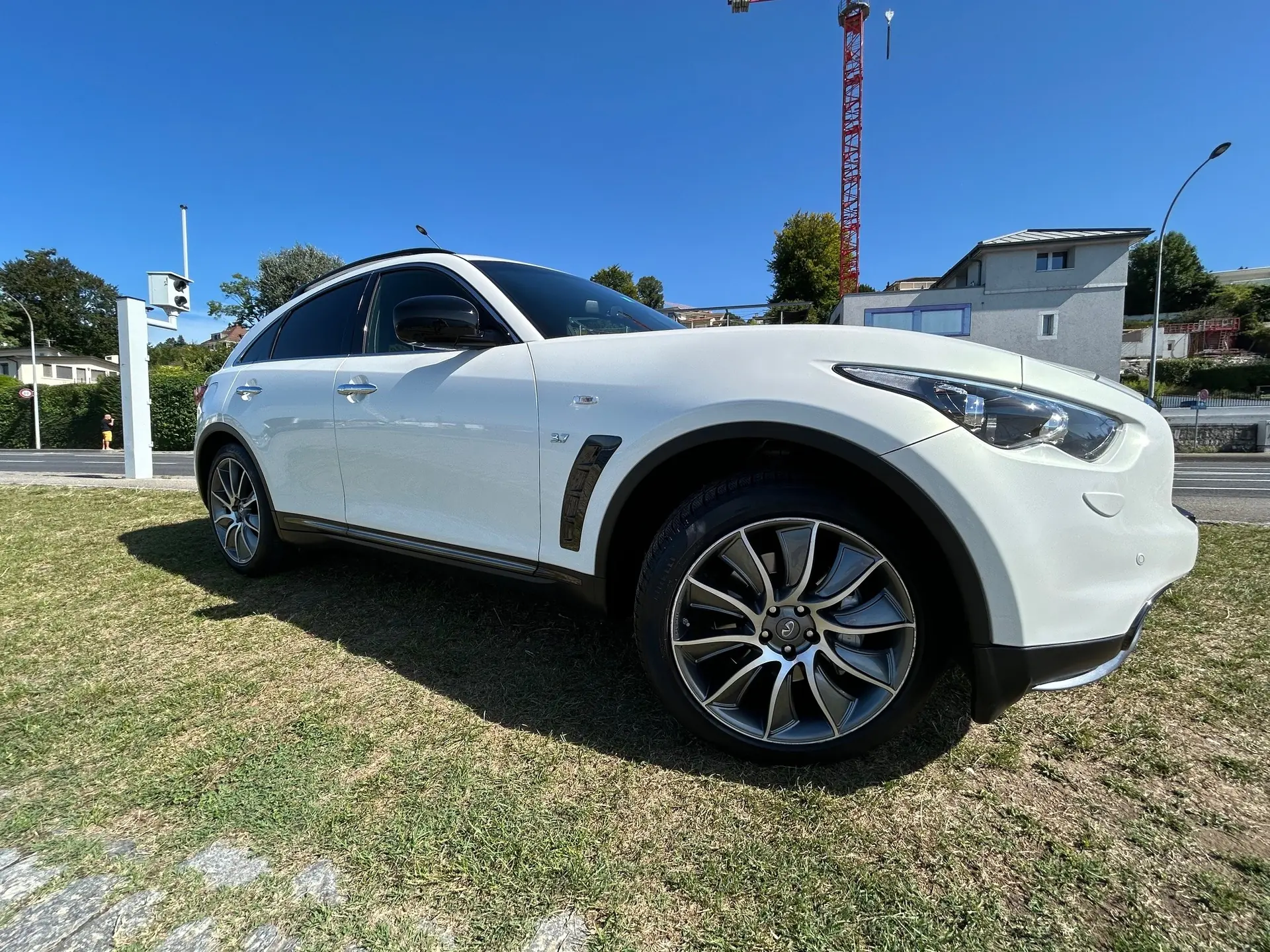 INFINITI QX70 3.7 Ultimate AWD — SUV premium 320 ch, faible kilométrage