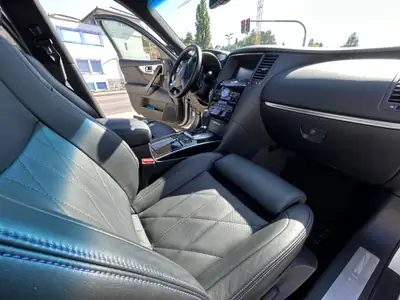 INFINITI QX70 3.7 Ultimate AWD — SUV premium 320 ch, faible kilométrage — Heckansicht