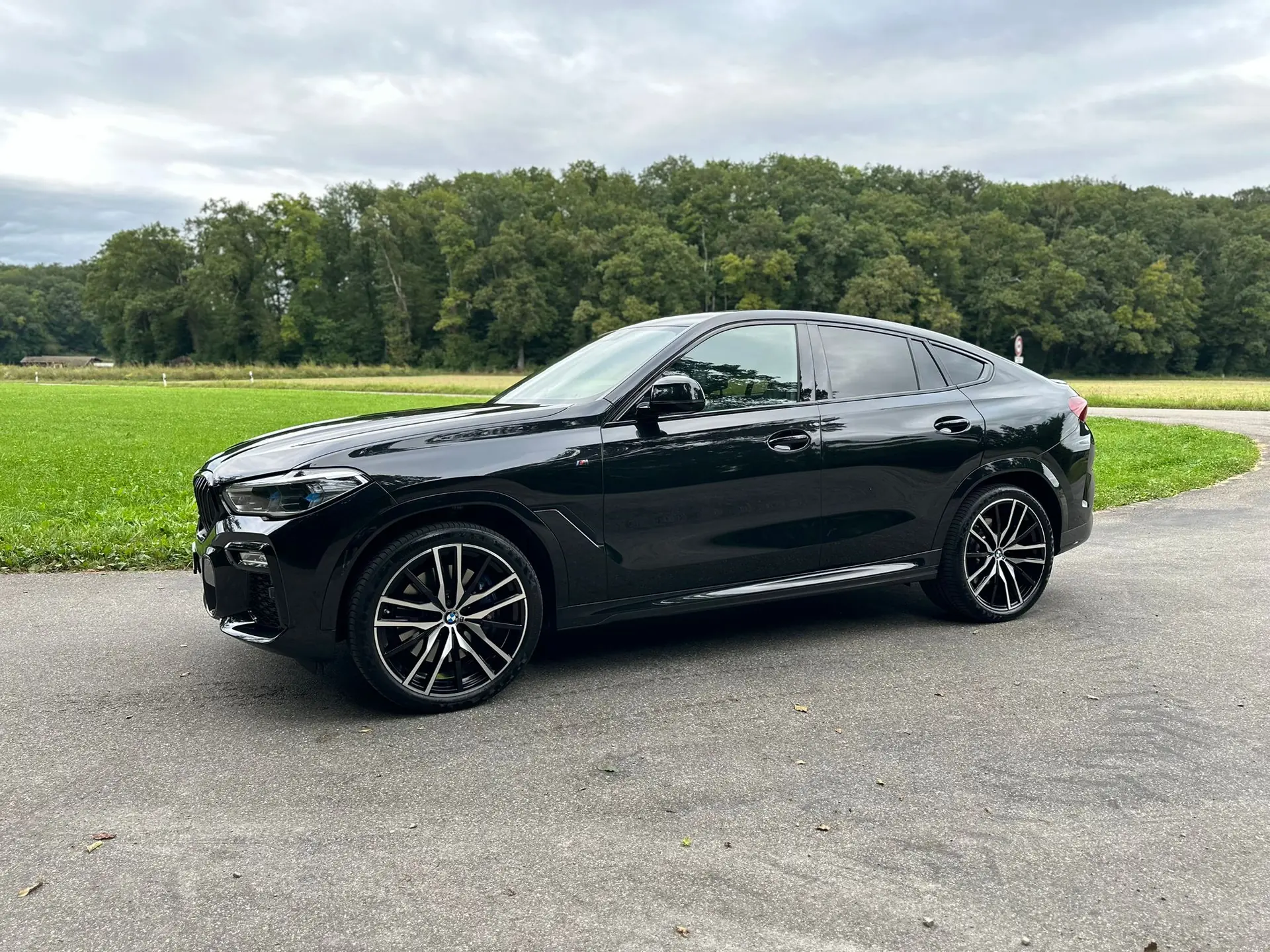 BMW X6 M50d 2020 — SUV coupé premium, 400 ch diesel, équipement complet — Außenansicht