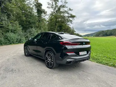 BMW X6 M50d 2020 — SUV coupé premium, 400 ch diesel, équipement complet — détail