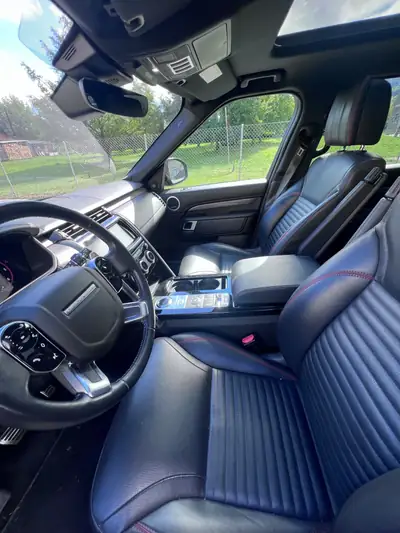 Land Rover Discovery 3.0 SDV6 HSE — SUV 7 places, moteur diesel performant, 92'000 km — Heckansicht
