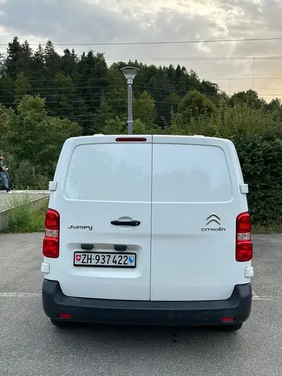 Citroën Jumpy 2020 — Utilitaire fiable diesel, 185'000 km, sans sinistre — Heckansicht
