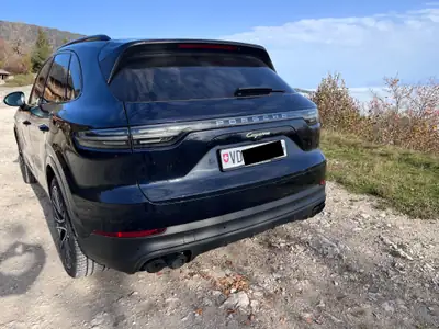 Porsche Cayenne E-Hybrid — SUV rechargeable haute performance, 130'000 km, sans accident — Heckansicht