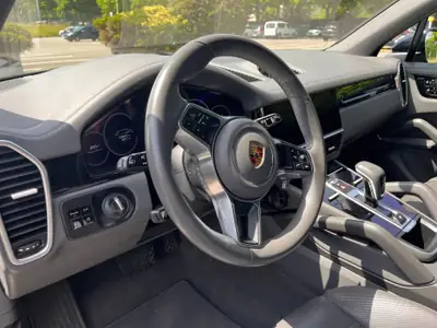 Porsche Cayenne E-Hybrid — SUV rechargeable haute performance, 130'000 km, sans accident — Miniatur 9