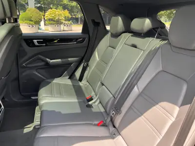 Porsche Cayenne E-Hybrid — SUV rechargeable haute performance, 130'000 km, sans accident — Miniatur 12