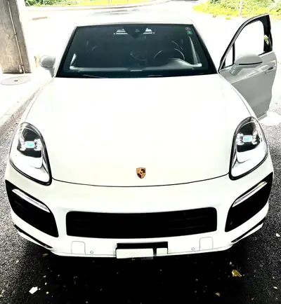 Porsche Cayenne E-Hybrid — SUV sportif hybride rechargeable, 65 000 km seulement — vista esterna