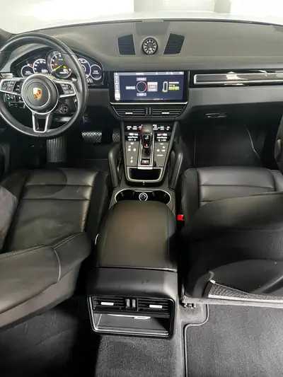 Porsche Cayenne E-Hybrid — SUV sportif hybride rechargeable, 65 000 km seulement — interni