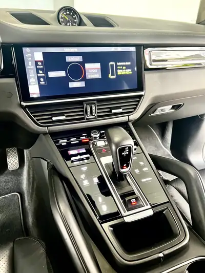Porsche Cayenne E-Hybrid — SUV sportif hybride rechargeable, 65 000 km seulement — dettaglio