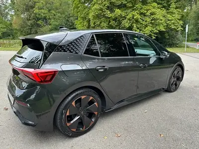CUPRA Born 77kW e-Boost — SUV électrique urbain, 23'000 km seulement — vue extérieure