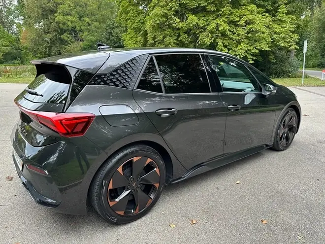 CUPRA Born 77kW e-Boost — SUV électrique urbain, 23'000 km seulement — vue extérieure