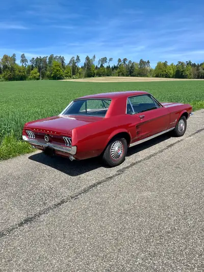 Ford Mustang 1967 Oldtimer — Légende américaine authentique, faible kilométrage — côté