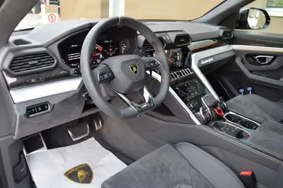 Lamborghini Urus E-Gear — Le SUV de luxe ultra-performant, 43 500 km seulement — Miniature 7