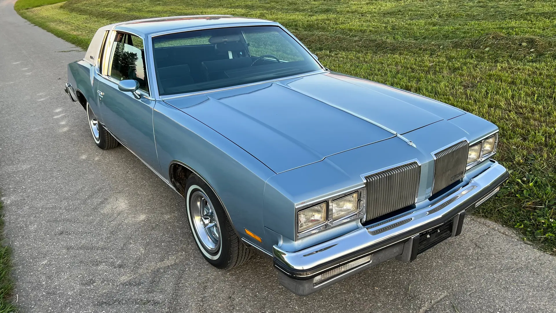 Oldsmobile Cutlass Supreme Brougham 1980 — Coupé américain de prestige, véhicule vétéran authentique — vista esterna