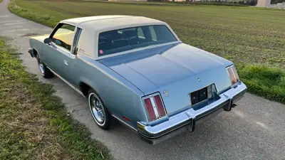 Oldsmobile Cutlass Supreme Brougham 1980 — Coupé américain de prestige, véhicule vétéran authentique — dettaglio