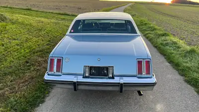 Oldsmobile Cutlass Supreme Brougham 1980 — Coupé américain de prestige, véhicule vétéran authentique — Miniatura 7