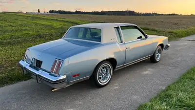 Oldsmobile Cutlass Supreme Brougham 1980 — Coupé américain de prestige, véhicule vétéran authentique — Miniatura 9