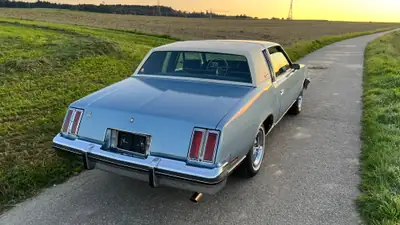 Oldsmobile Cutlass Supreme Brougham 1980 — Coupé américain de prestige, véhicule vétéran authentique — Miniatura 8