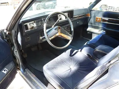 Oldsmobile Cutlass Supreme Brougham 1980 — Coupé américain de prestige, véhicule vétéran authentique — Miniatura 12