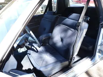 Oldsmobile Cutlass Supreme Brougham 1980 — Coupé américain de prestige, véhicule vétéran authentique — Miniatura 15