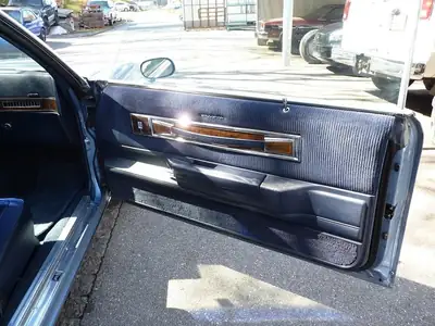 Oldsmobile Cutlass Supreme Brougham 1980 — Coupé américain de prestige, véhicule vétéran authentique — Miniatura 18