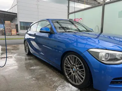 BMW M135 Coupé 320 ch — Sportive compacte performante, tout-terrain et bien équipée — côté