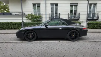Porsche 911 Carrera Cabrio 2003 — Roadster mythique, entretien impeccable, sans accident — côté