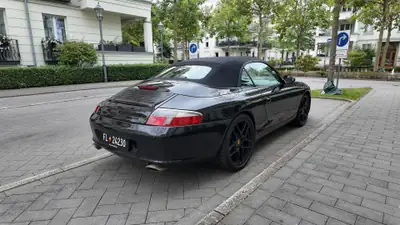 Porsche 911 Carrera Cabrio 2003 — Roadster mythique, entretien impeccable, sans accident — détail