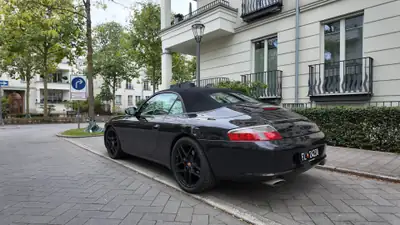 Porsche 911 Carrera Cabrio 2003 — Roadster mythique, entretien impeccable, sans accident — tableau de bord