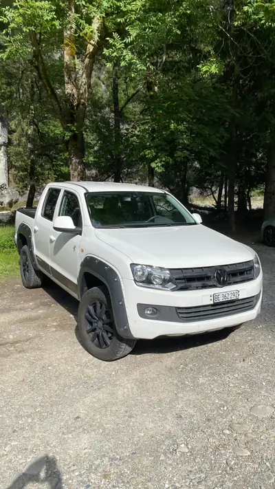 VW Amarok 2.0 BiTDI Trendline 4Motion — Pick-up robuste avec suspension Offroad et chauffage intégré — vista esterna