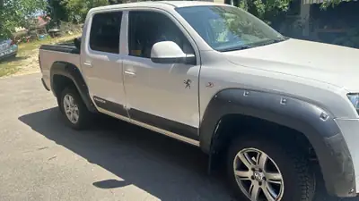 VW Amarok 2.0 BiTDI Trendline 4Motion — Pick-up robuste avec suspension Offroad et chauffage intégré — Miniatura 9